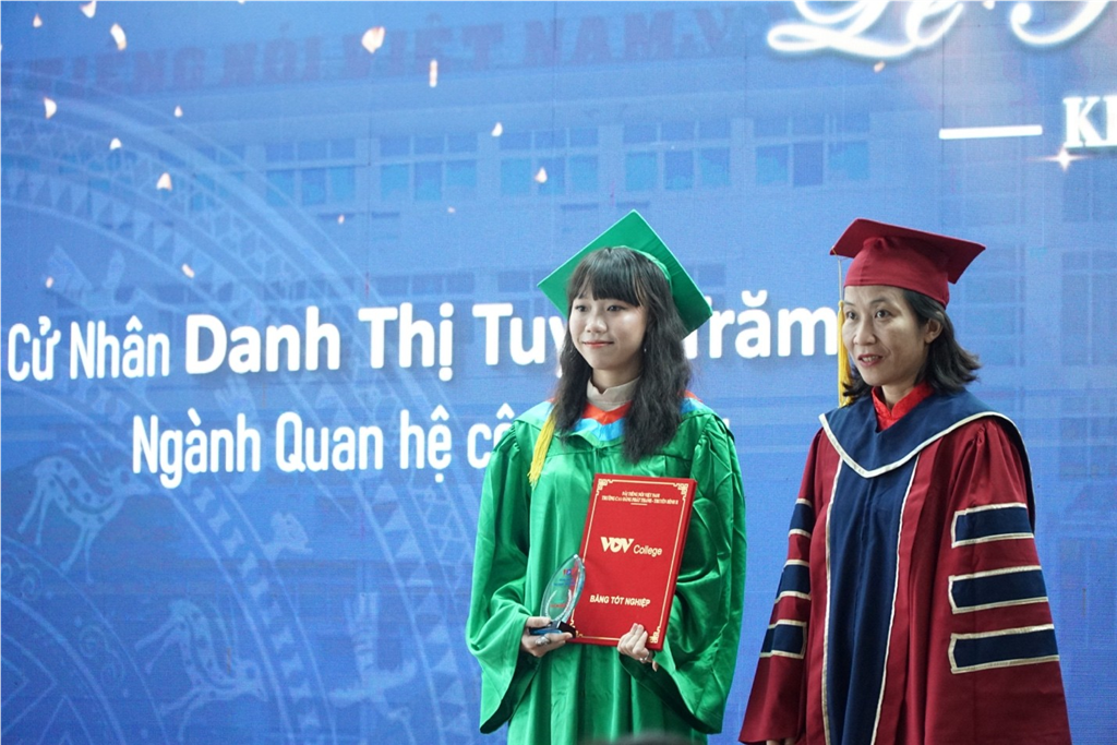 Trao bằng tốt nghiệp cho 58 tân cử nhân báo chí hệ liên thông: Hợp tác đào tạo, đồng hành tiếp lửa nghề